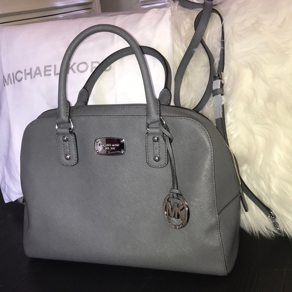 Michael kors jet set hand bag